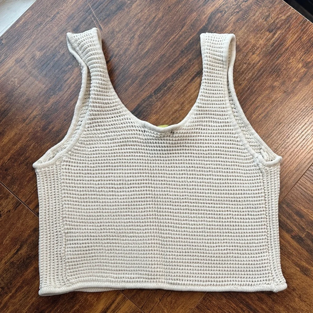 House of Harlow 1960 Ivory Knit Crop Top- Small - tank top- stretch - Picture 3 of 10